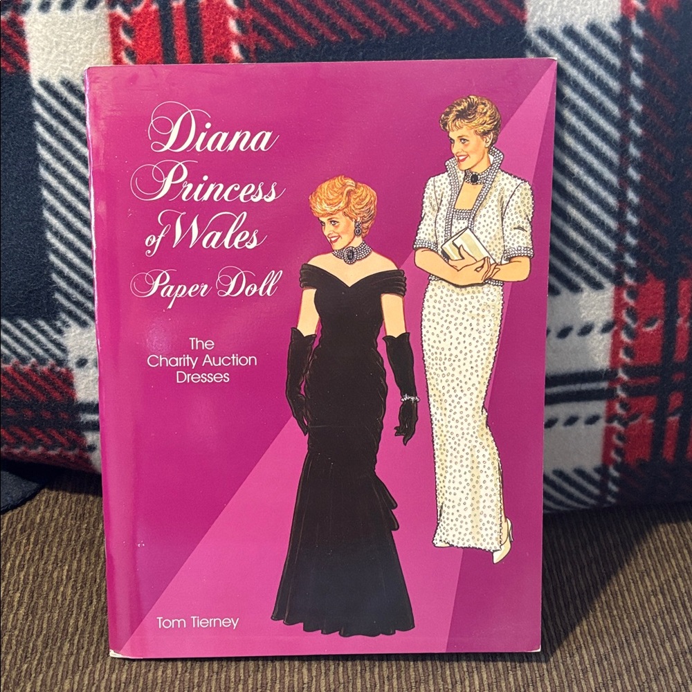Royal Wedding Coloring and Paper Doll Books - Picture 16 of 16